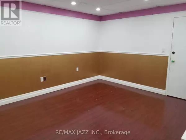 Oshawa (donevan), ON L1H1G3,633 King ST East #201