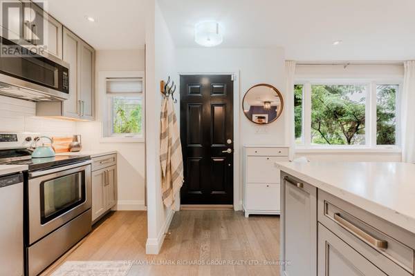 Toronto (birchcliffe-cliffside), ON M1N3J8,90 BIRCHMOUNT ROAD