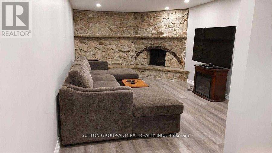 Pickering (west Shore), ON L1W2J9,854 MORETTA AVENUE N