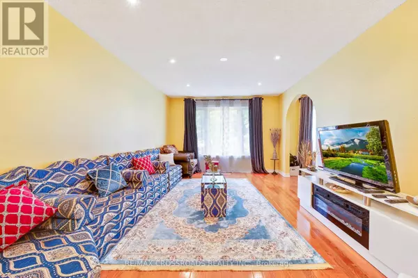 Toronto (malvern), ON M1B1C6,56 HUTCHERSON SQUARE