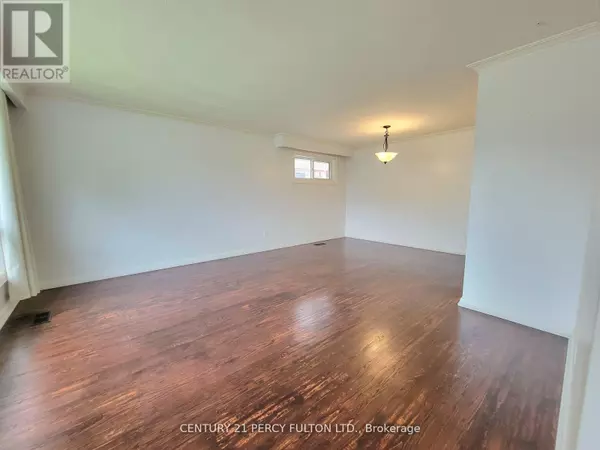 Toronto (ionview), ON M1K2W3,43 CHOPIN AVENUE