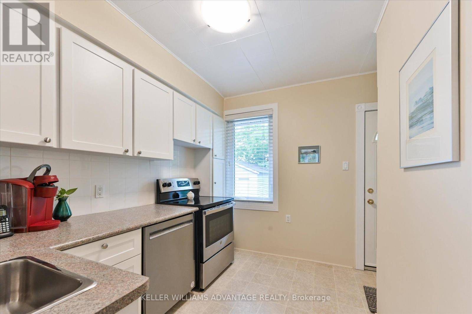 Toronto (east End-danforth), ON M4C1H4,68 KEYSTONE AVENUE