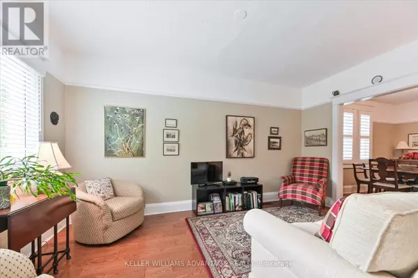 Toronto (east End-danforth), ON M4C1H4,68 KEYSTONE AVENUE
