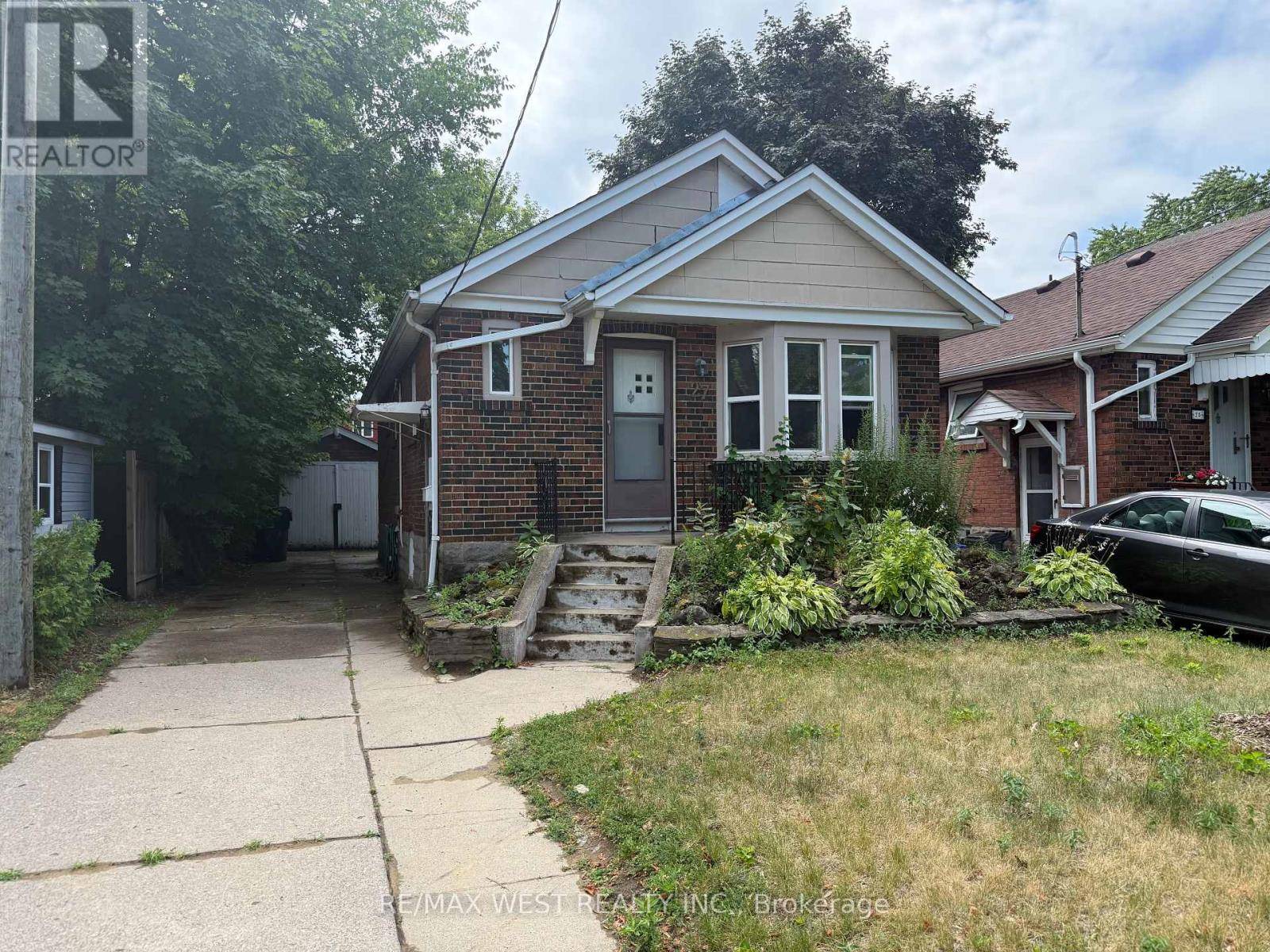 27 FRATER AVENUE, Toronto (danforth Village-east York), ON M4C2H3