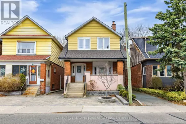 Toronto (east End-danforth), ON M4C4V2,34 CHISHOLM AVENUE