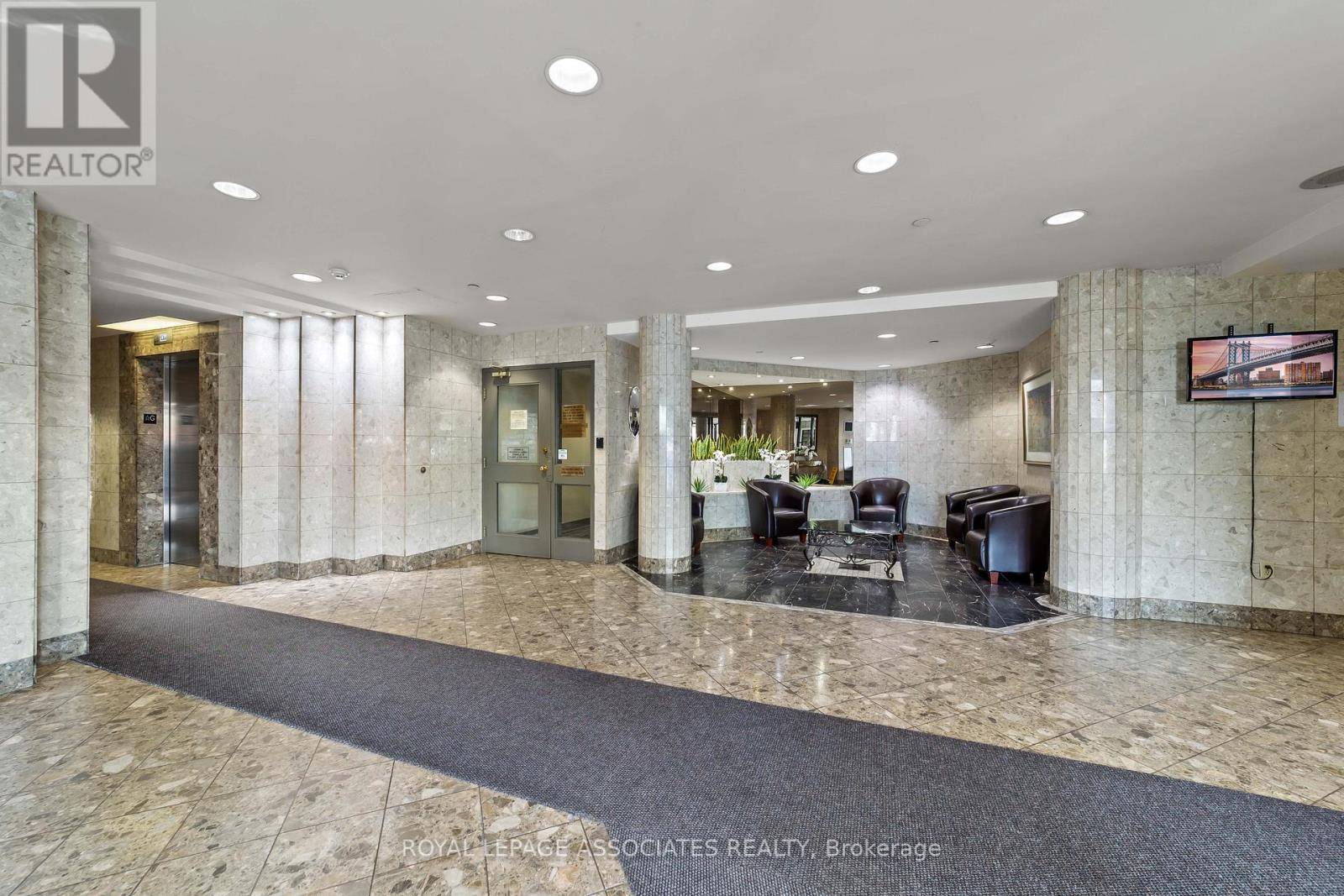 Toronto (milliken), ON M1V5E3,350 Alton Towers CIR #609