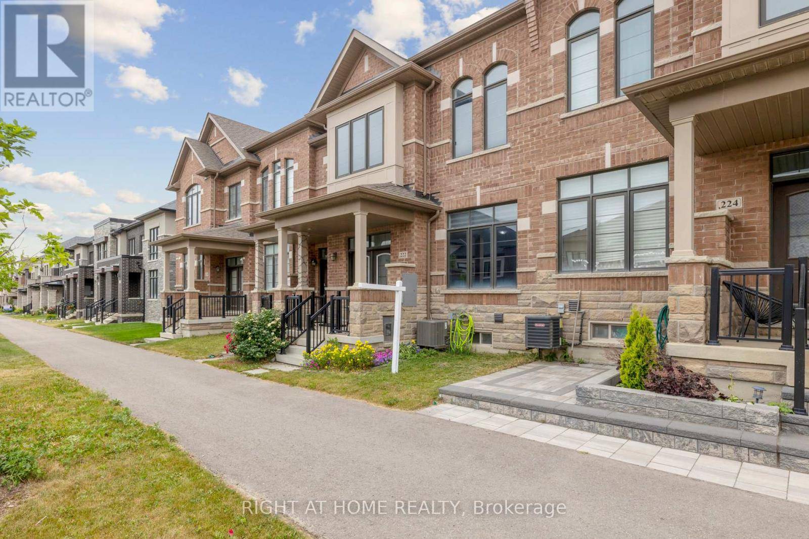 Whitby, ON L1P0H7,222 CORONATION ROAD