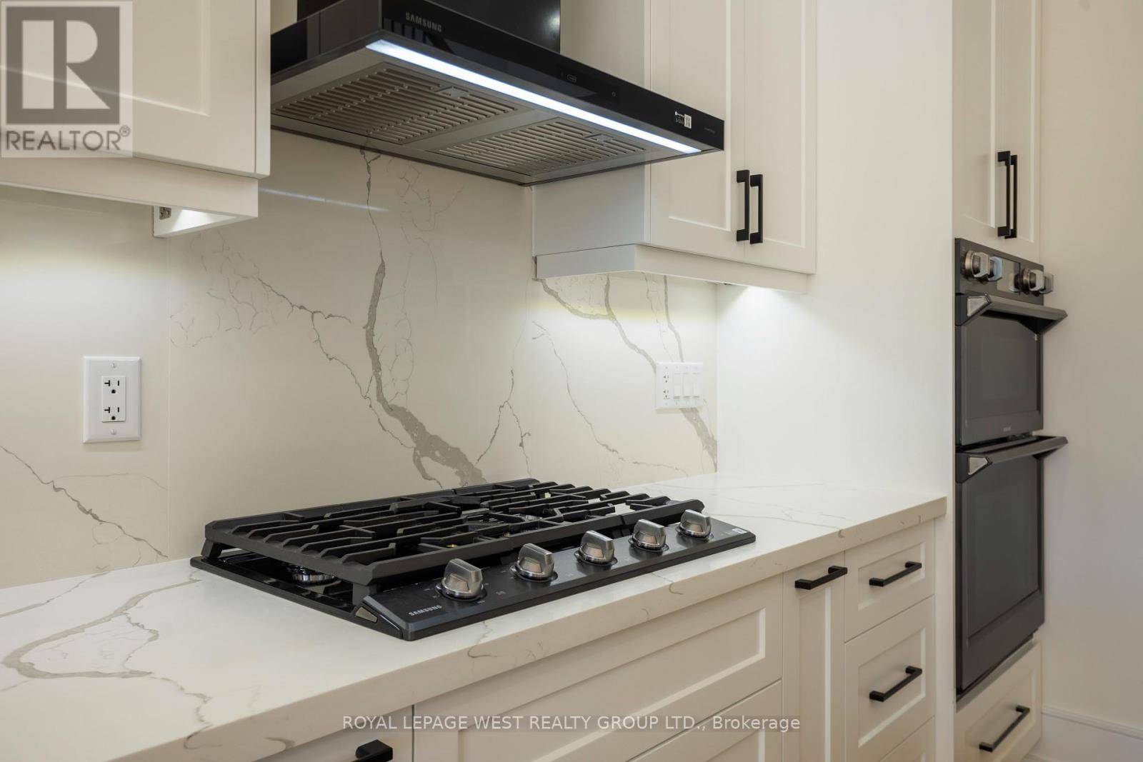 Toronto (birchcliffe-cliffside), ON M1N3P5,266A KENNEDY ROAD