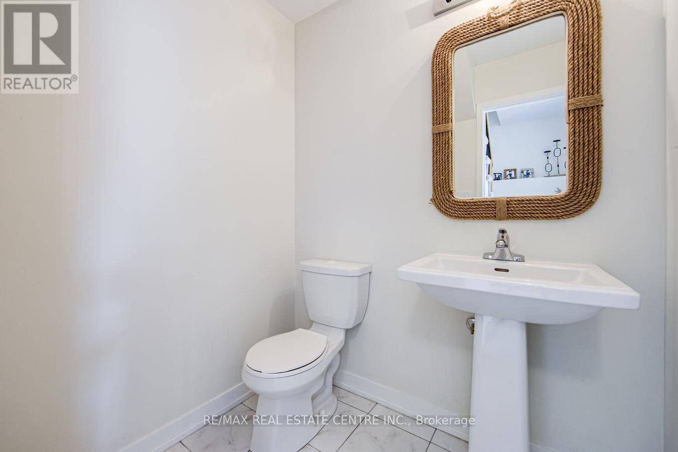 Pickering (duffin Heights), ON L1X0H6,2550 Castlegate Crossing #220