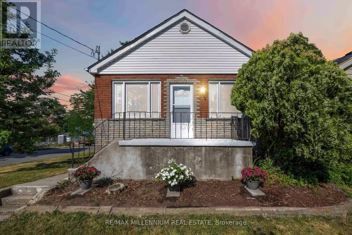 Toronto (birchcliffe-cliffside), ON M1N3R4,96 PHILLIP AVENUE