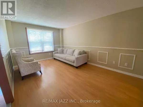 Clarington (courtice), ON L1E1K3,8 CLOVERFIELD STREET