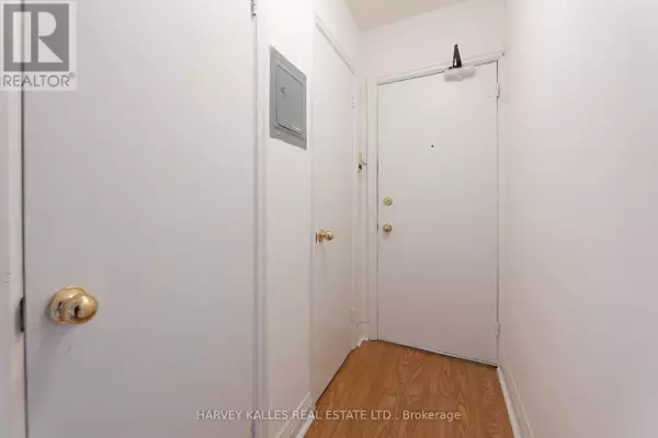Toronto (woodbine-lumsden), ON M4C4W6,330 Chisholm AVE #12