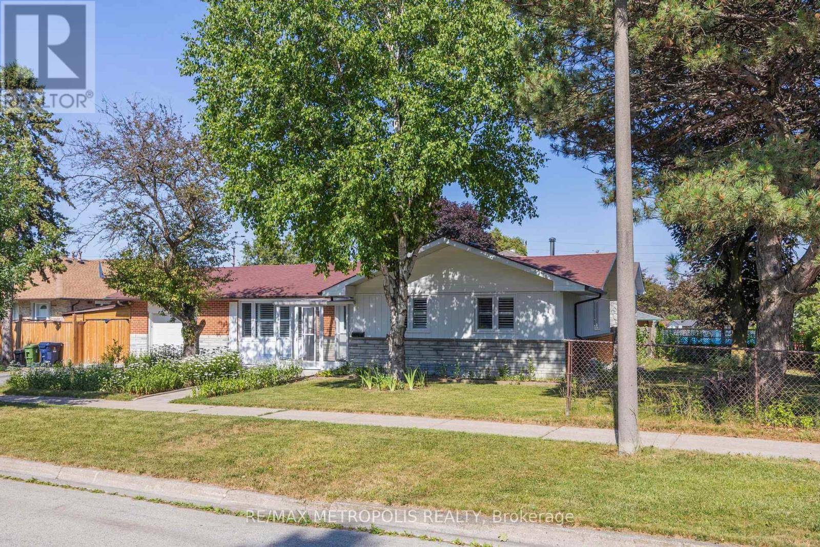 Toronto (woburn), ON M1H2V3,70 SUNDERLAND CRESCENT