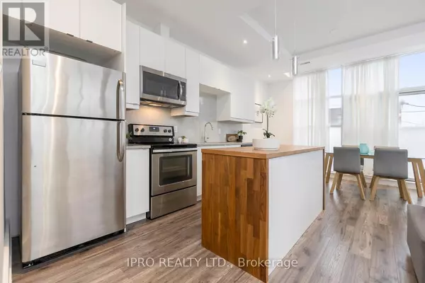 Toronto (south Riverdale), ON M4M1K3,1003 Queen ST East #201