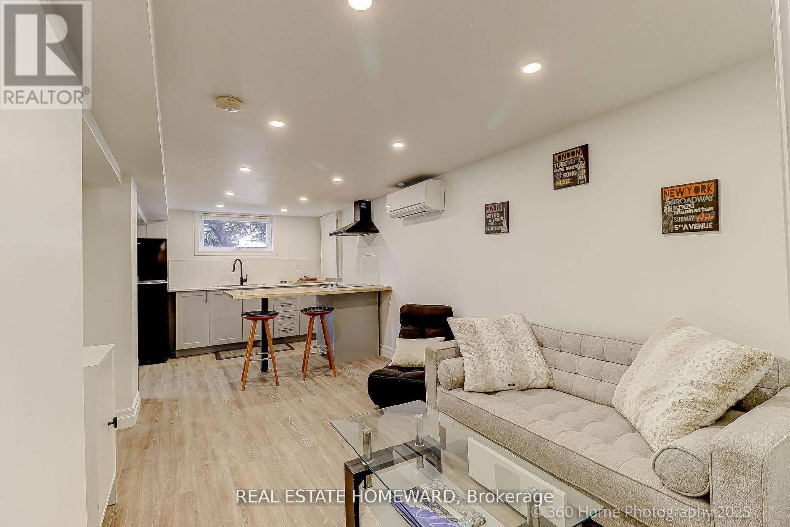 Toronto (birchcliffe-cliffside), ON M1N3P8,21 Phillip AVE #Lower