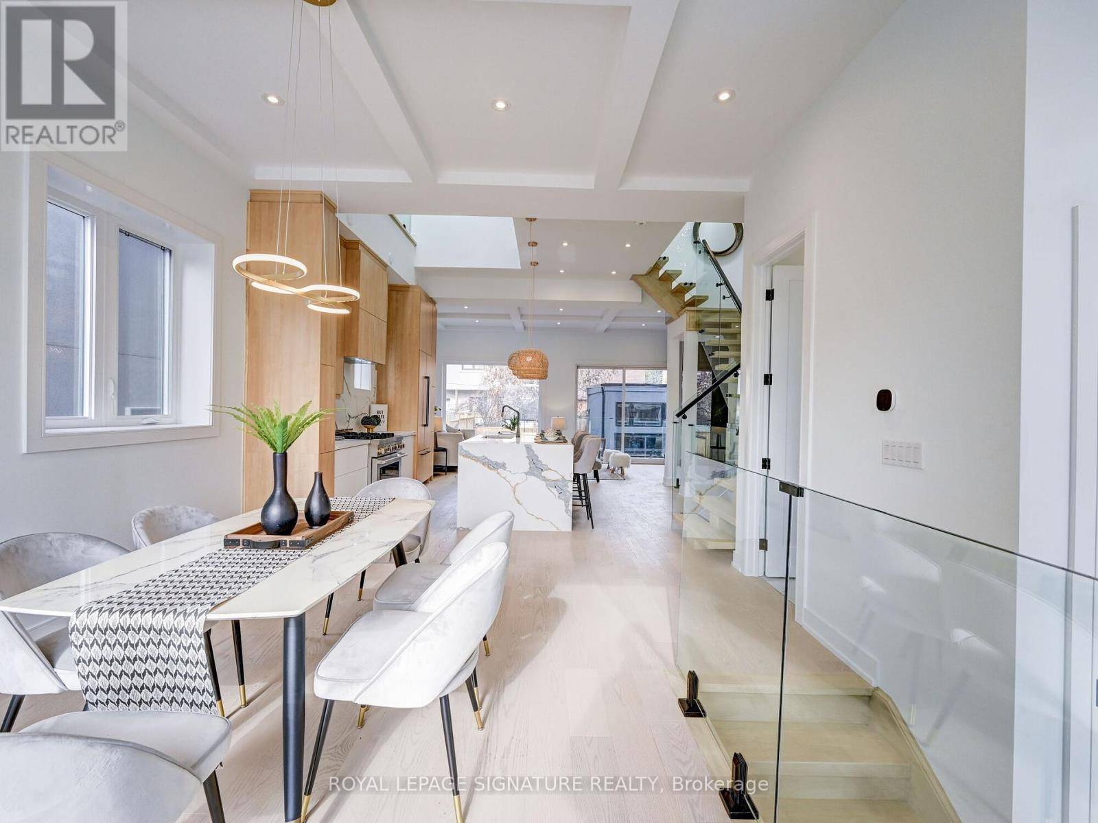 Toronto (east York), ON M4J2V7,376 O'CONNOR DRIVE