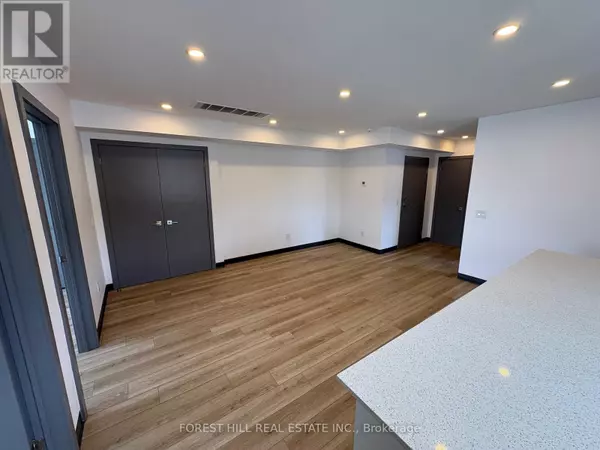 Toronto (east End-danforth), ON M4C1M3,2879 Danforth AVE #2