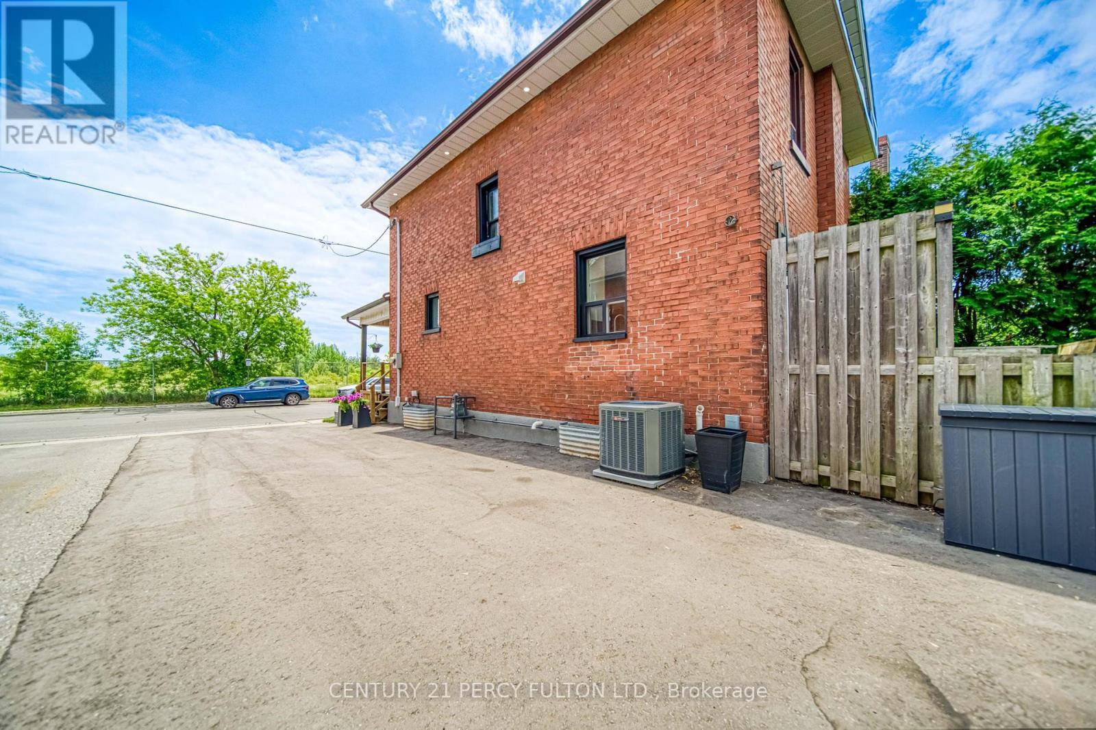Oshawa (central), ON L1H1R3,180 BRUCE STREET