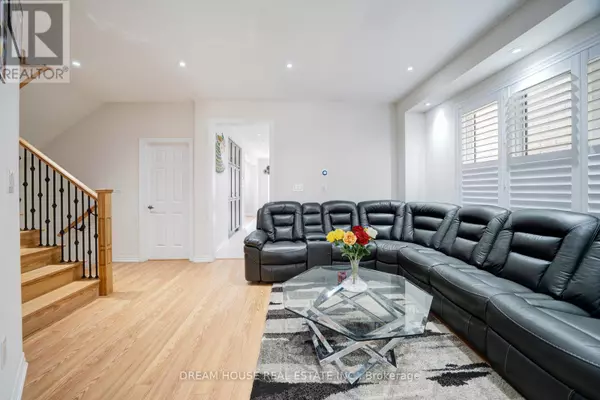 Clarington (newcastle), ON L1B0W6,7 NORTHROP AVENUE