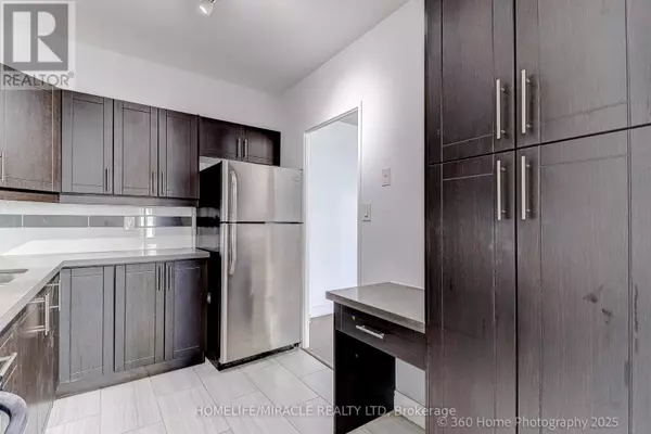 Toronto (crescent Town), ON M4C5L6,5 Massey SQ #1819