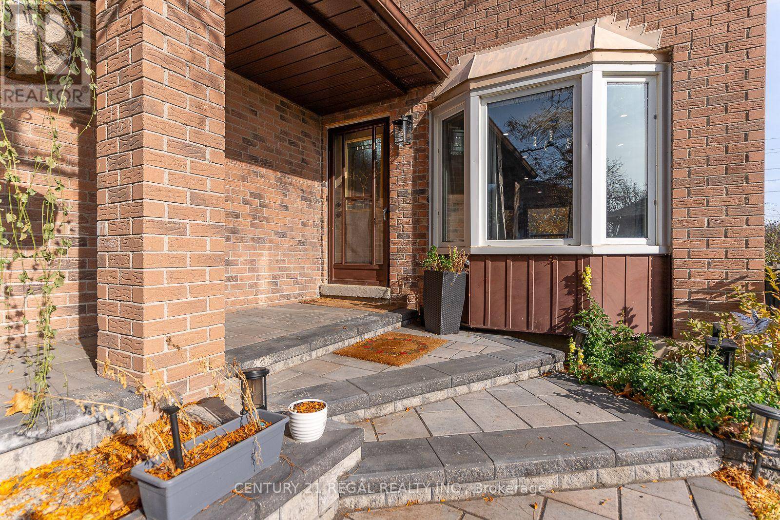 Whitby (blue Grass Meadows), ON L1N8H8,28 UPLAND DRIVE