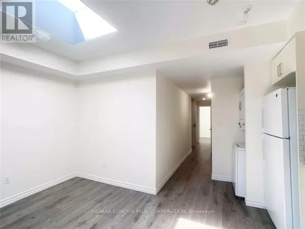 Toronto (danforth), ON M4J1L2,721 Danforth AVE #3B