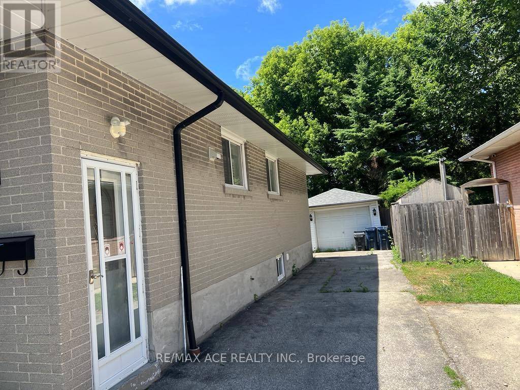 Toronto (cliffcrest), ON M1M2A4,30 Oakridge DR #Bsmt