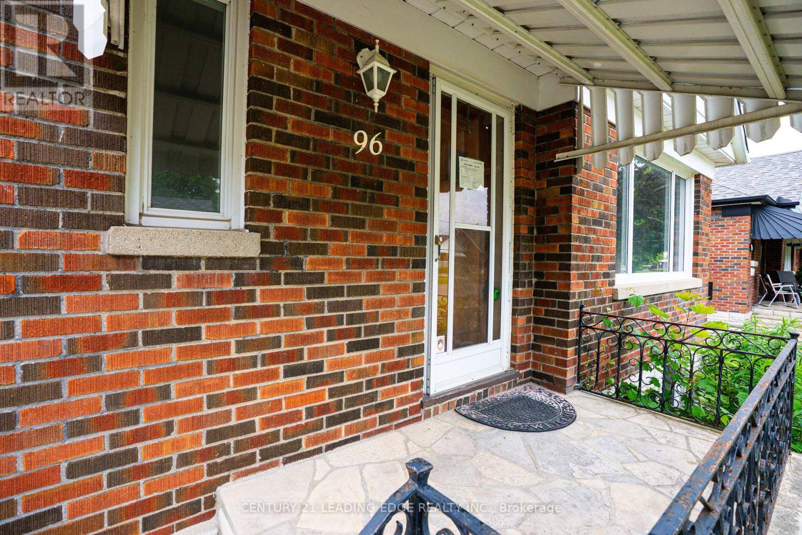 Oshawa (o'neill), ON L1G6C6,96 OAKES AVENUE