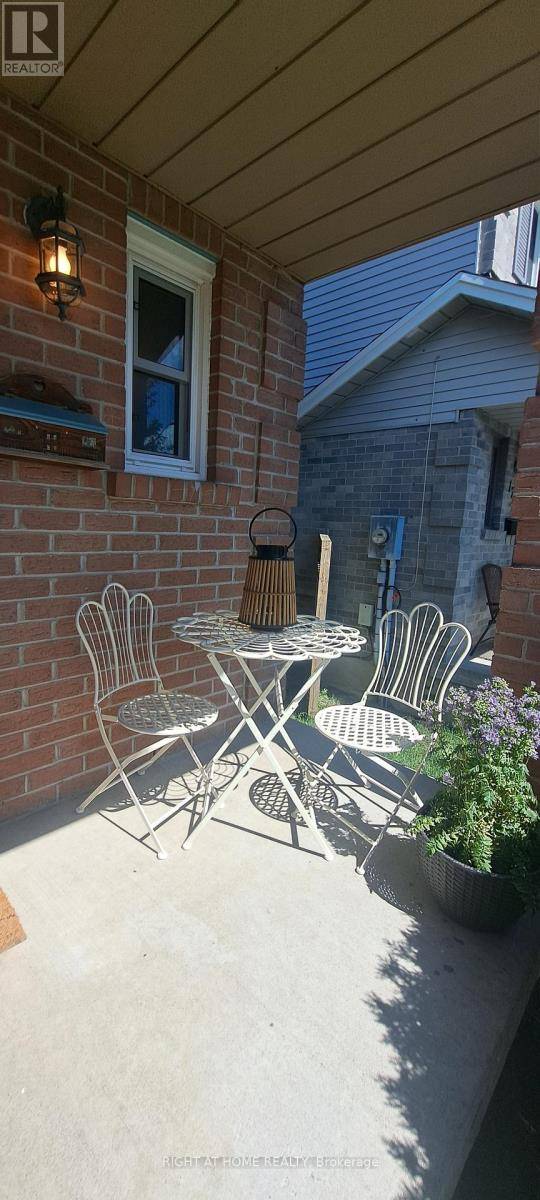Oshawa (mclaughlin), ON L1J7Y5,174 OVERBANK DRIVE
