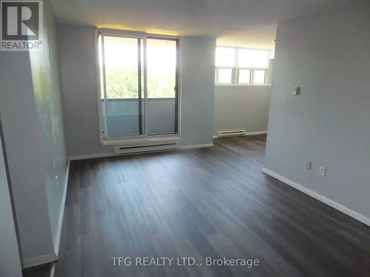 Oshawa (samac), ON L1G4X5,1371 Simcoe ST North #401