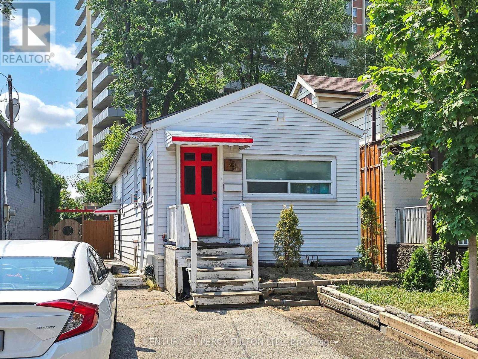 Toronto (oakridge), ON M1L2V5,48 ST DUNSTAN DRIVE