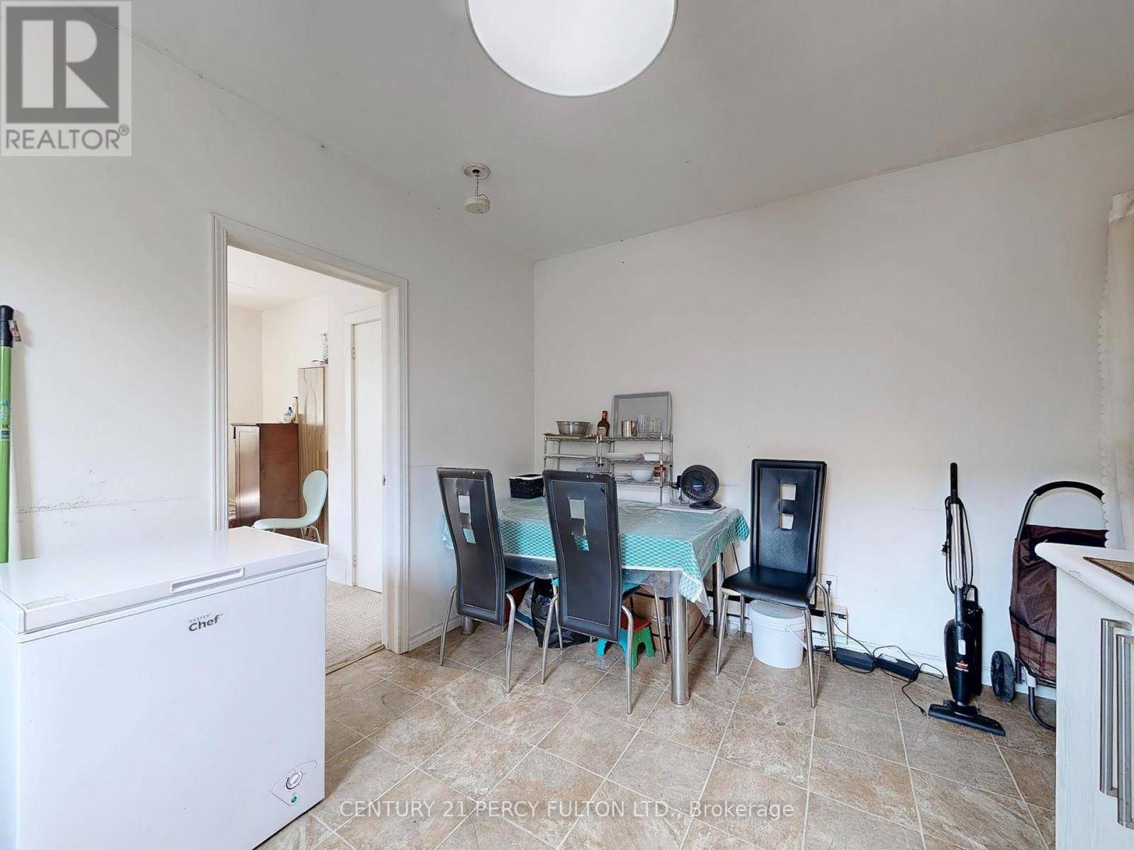 Toronto (oakridge), ON M1L2V5,48 ST DUNSTAN DRIVE