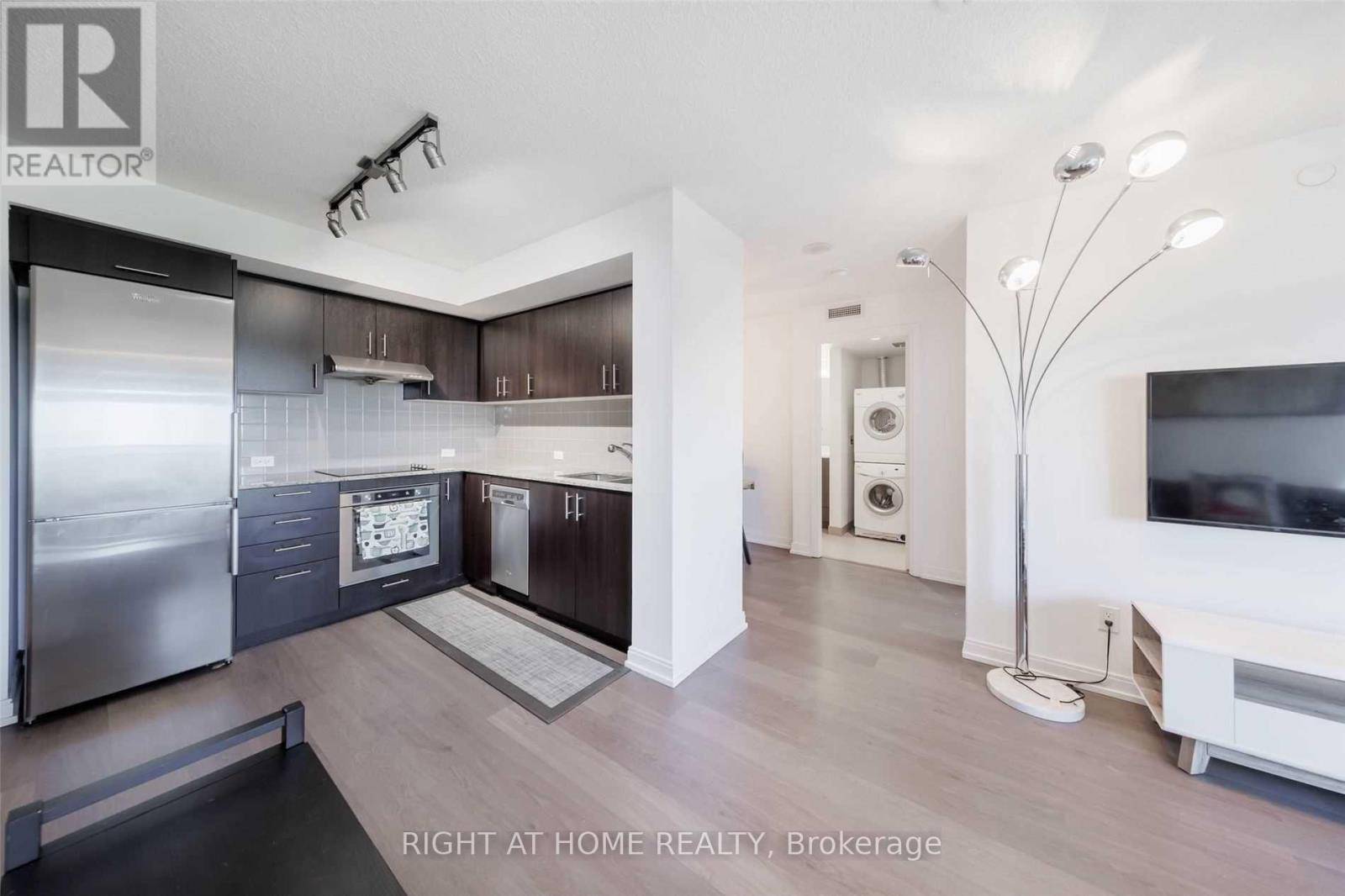 Toronto (agincourt South-malvern West), ON M1S0L7,255 village green square SQ #1005