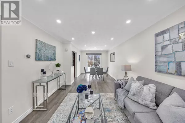 Toronto (west Hill), ON M1E2Y5,35 ROWALLAN DRIVE