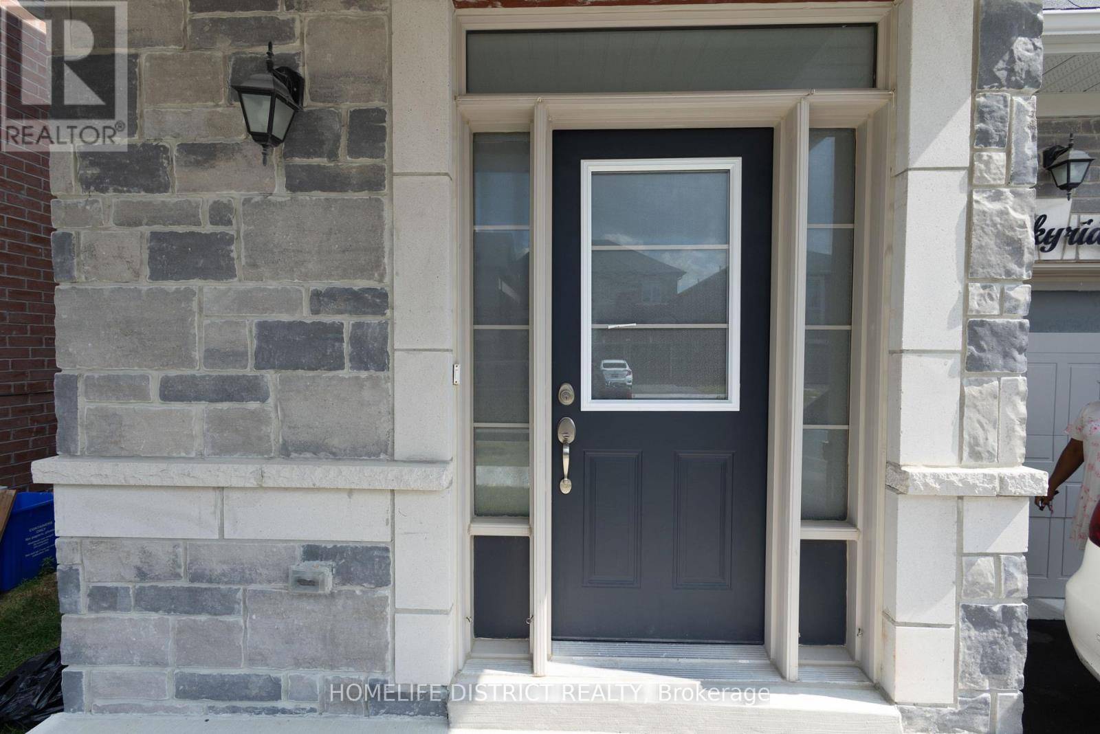 Pickering, ON L1X0M8,1085 SKYRIDGE BOULEVARD