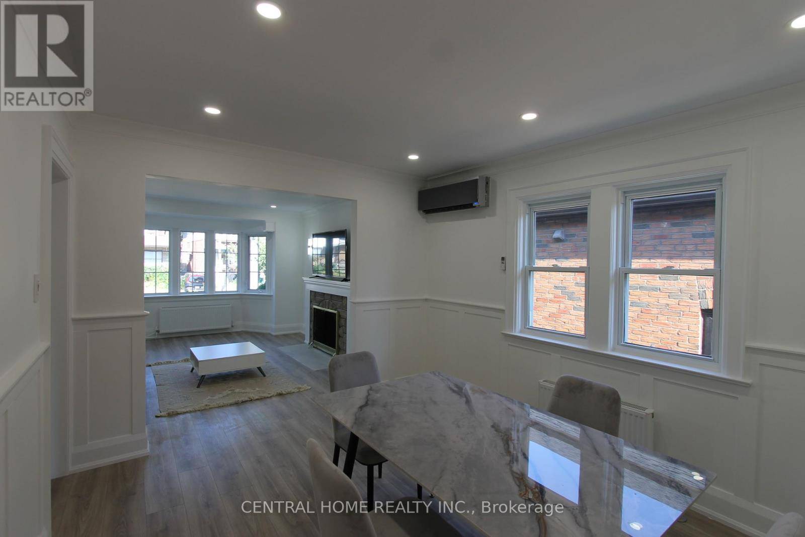 Toronto (danforth Village-east York), ON M4J3R2,226 DONLANDS AVENUE