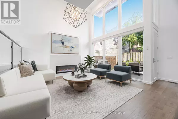 Toronto (woodbine-lumsden), ON M4C2H7,105 FRATER AVENUE