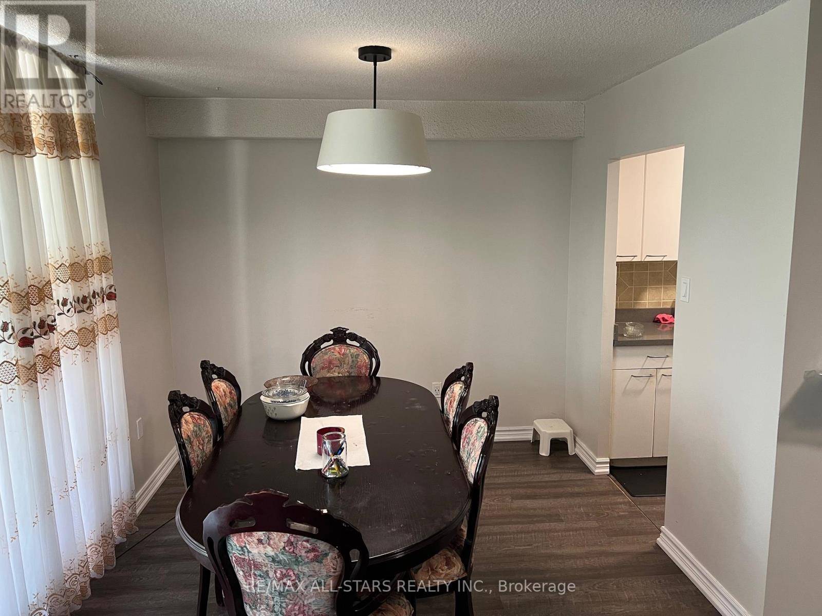 Toronto (dorset Park), ON M1P4V4,100 Prudential DR #310