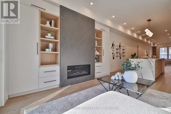 Toronto (south Riverdale), ON M4M2V6,46A PAPE AVENUE