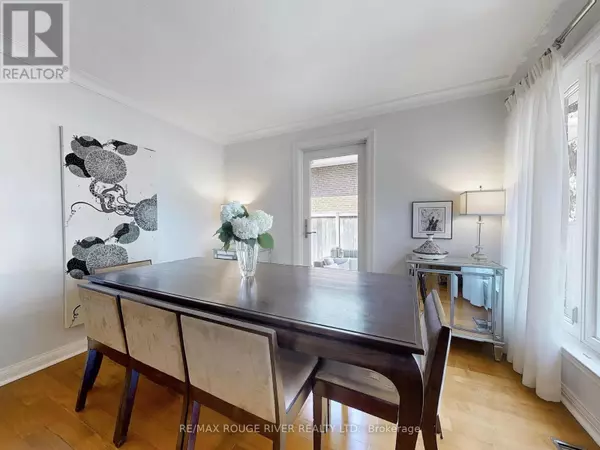 Toronto (highland Creek), ON M1C1P1,15 WHITE AVENUE