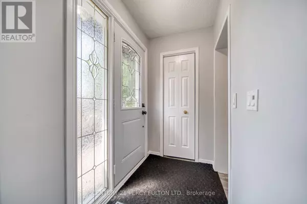 Oshawa (vanier), ON L1J2H1,574 MONTCALM AVENUE