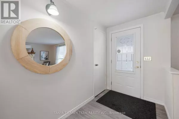 Clarington (newcastle), ON L1B1B9,6 THE COVE ROAD