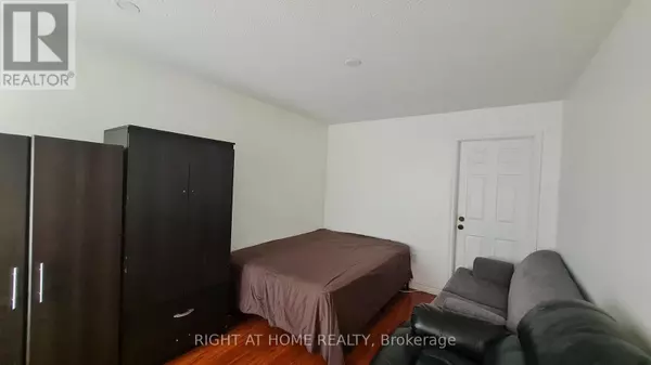 Toronto (malvern), ON M1B1Y7,55 Littleleaf DR #Main