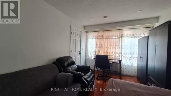 Toronto (malvern), ON M1B1Y7,55 Littleleaf DR #Main
