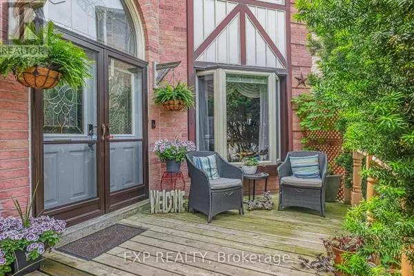 Pickering (liverpool), ON L1X1R2,1064 MAURY CRESCENT