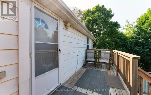 Whitby, ON L1P1Y8,1610 Dundas ST West #2