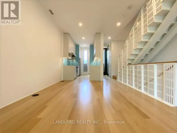 Toronto (south Riverdale), ON M4M1M7,15 Cummings ST #Th2