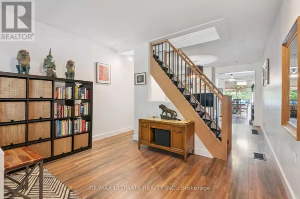 Toronto (woodbine-lumsden), ON M4C4K3,315 CEDARVALE AVENUE