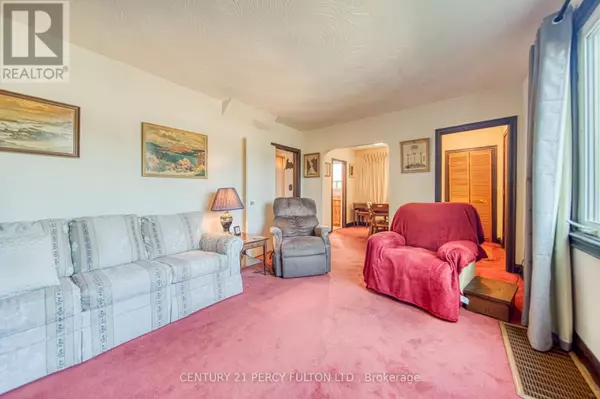 Toronto (clairlea-birchmount), ON M1L1V6,3184 ST CLAIR AVENUE E
