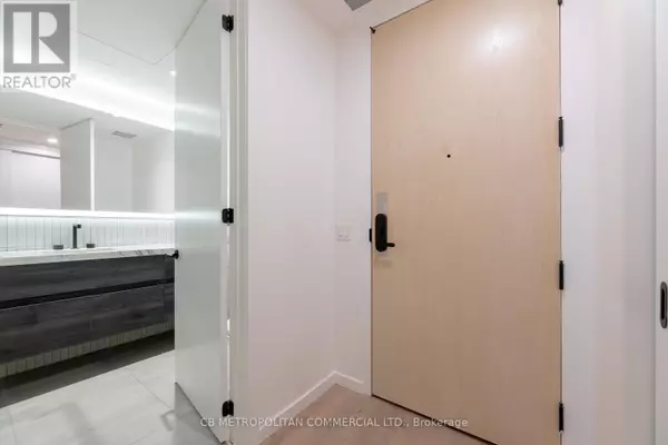 Toronto (south Riverdale), ON M4M1H4,778 Queen ST East #202